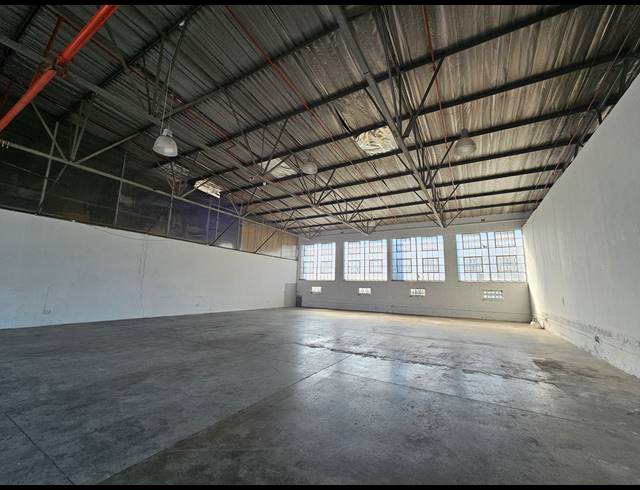 300M² SHOWROOM TO LET IN KRAMERVILLE